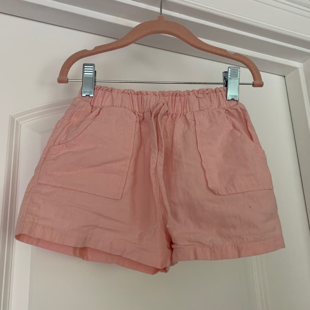 Girl pink shorts with small pockets in front